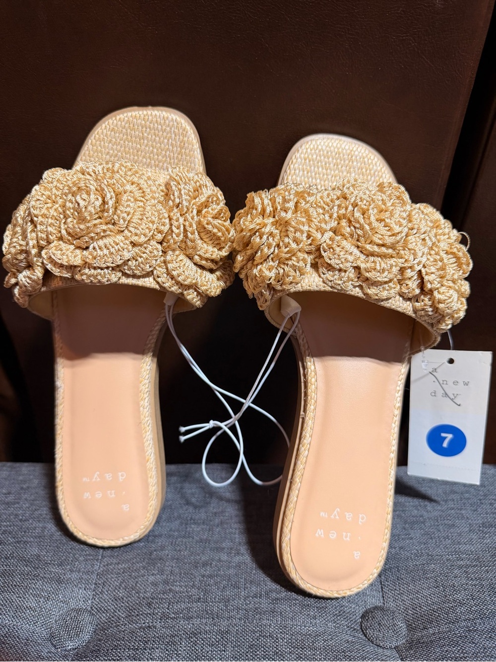 A New Day Coco Tan Raffia Flower Slide Sandals [Size7] - Picture 6 of 7